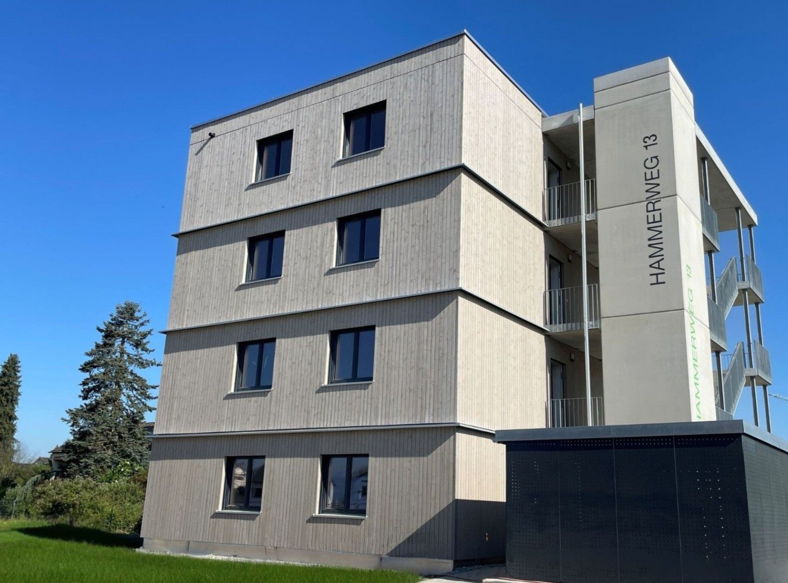 Wohnbau Lindau, Hammerweg 13 – vierstöckiger Holzsystembau mit Erschließungsturm